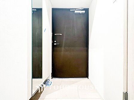 居住者の帰り、訪れる方を優しく迎えてくれる玄関です。