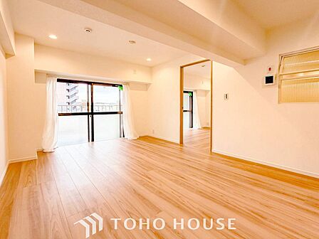 家族みんなが爽やかに健やかに過ごせるように、溢れる光をたっぷり取り込んだリビングダイニング。