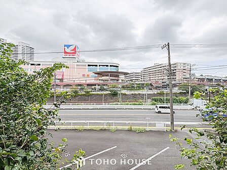 開放的で気持ちの良い眺望と青い空を満喫できます。