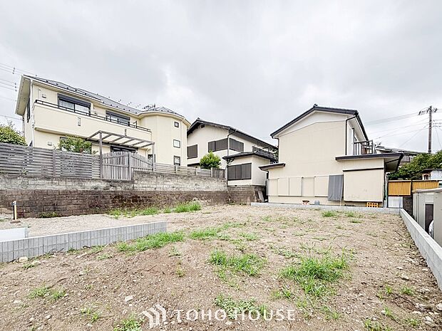 閑静な住宅街の一角、ひと時のくつろぎが生まれ、ゆっくりと愛着が育まれていきます。