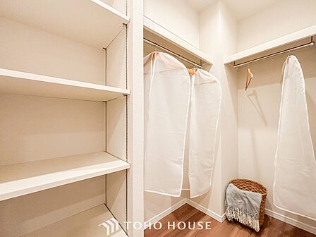 衣類だけでなく大きな荷物も収納でき、お部屋がすっきりします。