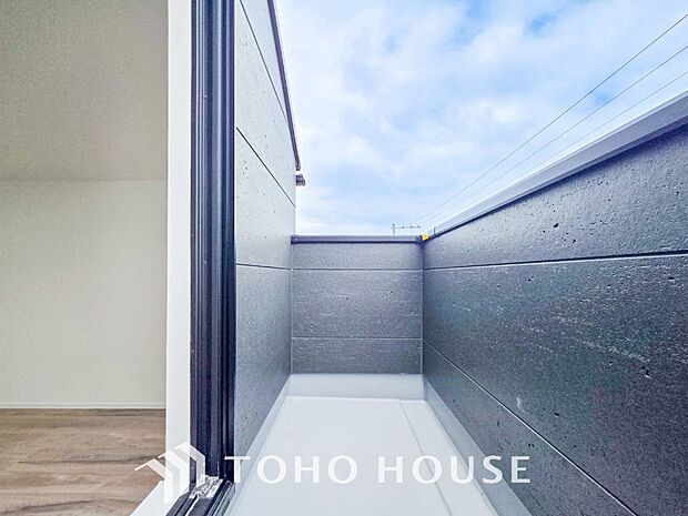 お部屋にも爽やかな風と暖かく柔らかな日差しが差し込み、毎日の暮らしを豊かに彩ります。