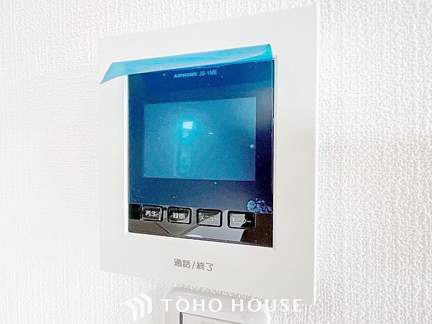 誰が来てもわかる様にモニター付きインターホンを設置。快適と安らぎを合わせた優しい設計。