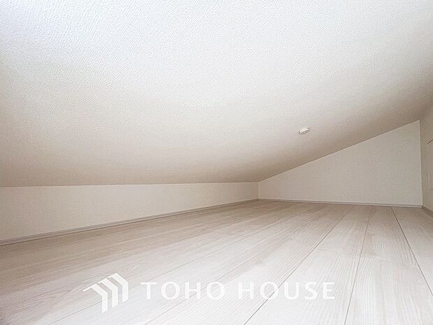 収納に便利な小屋裏収納付。大容量の収納スペースで住空間はスッキリ広々。