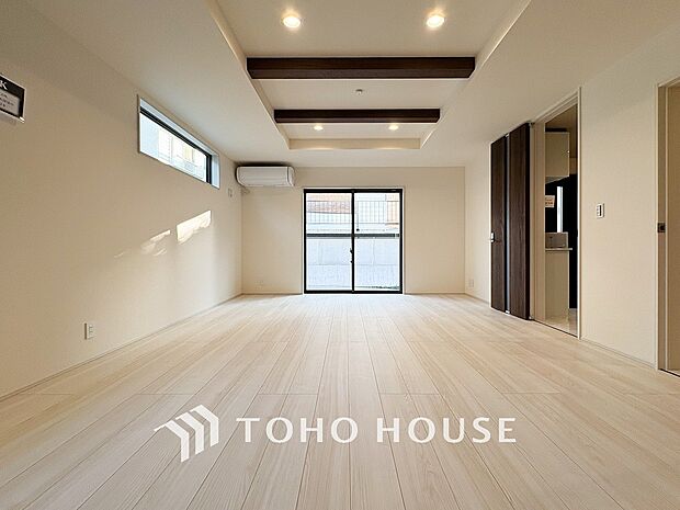 落ち着いた雰囲気に包まれた伸びやかな空間で、ゆったりと家族団らんの時間を過ごせます。