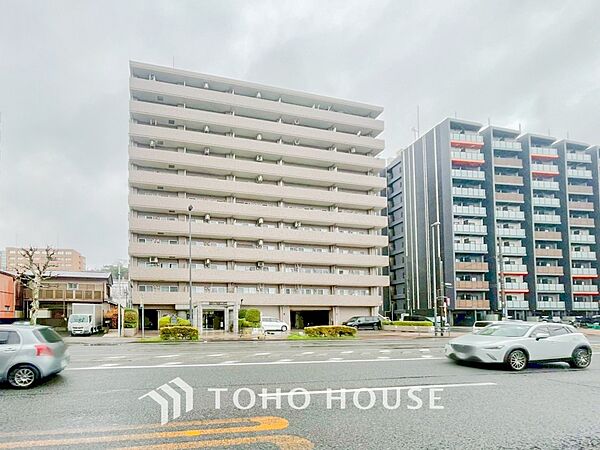 前面道路含む現地写真『快適』は「家」と「街」と「環境」が調和した時に訪れるだと改めて感じさせてくれます。