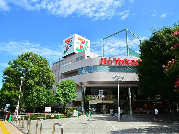 食料品から日用品まで品揃え豊富に揃います。毎月8の付く日はハッピーデーでお得にお買い物できます。