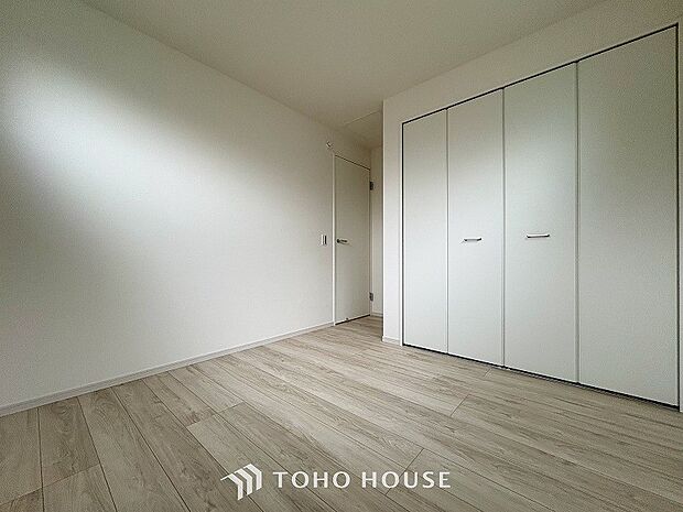 一日の疲れをいやしてくれる主寝室。自分時間を快適に過ごすプライベートルーム。