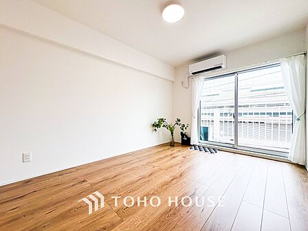 やわらかな陽射しが心地よい落ち着いた住空間。