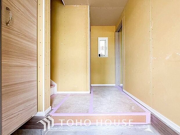 居住者の帰り、訪れる方を優しく迎えてくれる玄関です。