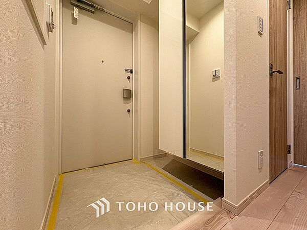 居住者の帰り、訪れる方を優しく迎えてくれる開放感のある玄関。