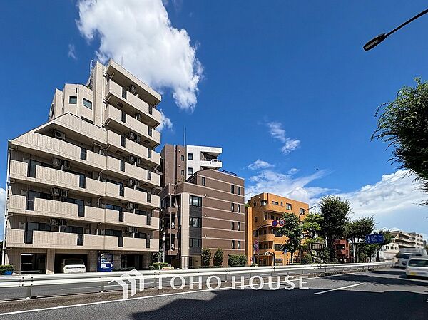 時代の流れに惑わされないシックなカラートーンで街並みに溶け込む外観。