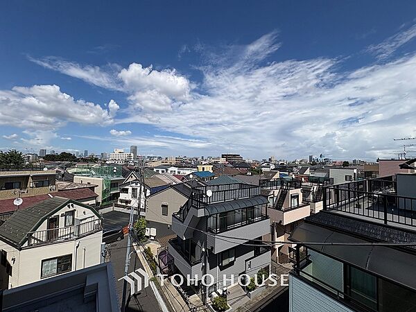 開放的で気持ちの良い眺望と青い空を満喫できます。