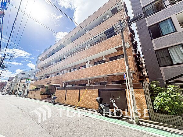 前面道路含む現地写真『快適』は「家」と「街」と「環境」が調和した時に訪れるだと改めて感じさせてくれます。