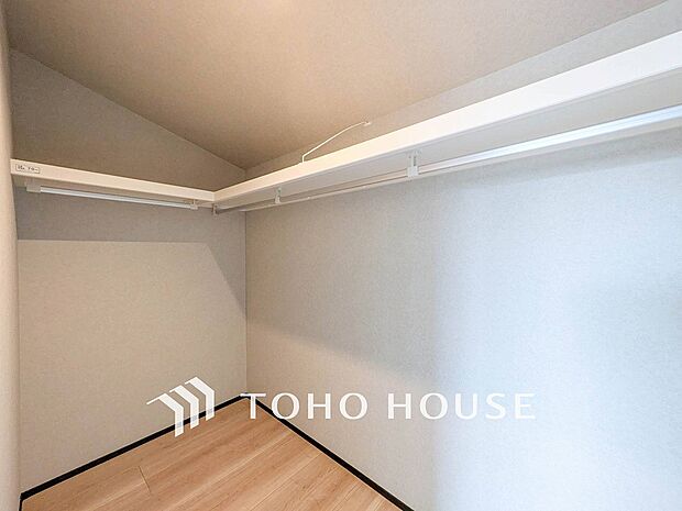 衣類だけでなく大きな荷物も収納でき、お部屋がすっきりします。