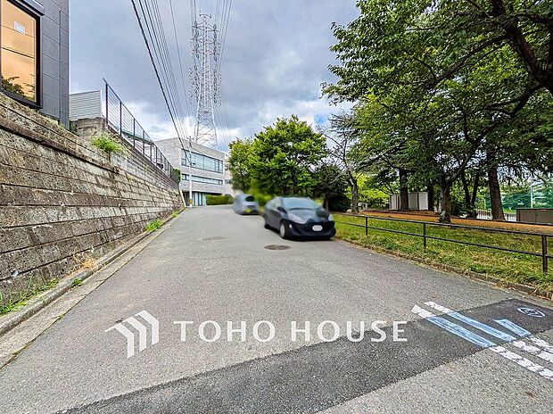 忙しく過ぎゆく日常を置き去るほど、ゆったりした時間が流れる住環境。