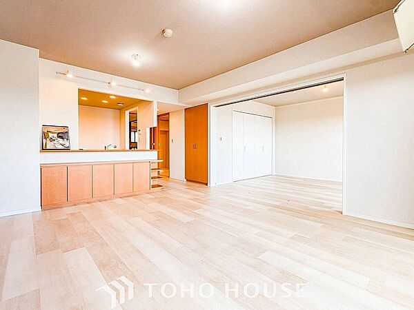 ここにはみんなが集い、食事と楽しい会話が始まるスペース。