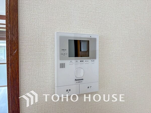 誰が来てもわかる様にモニター付きインターホンを設置。