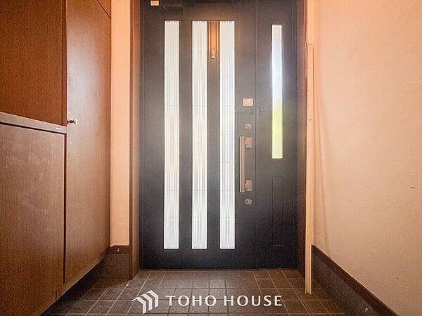 居住者の帰り、訪れる方を優しく迎えてくれる玄関です。