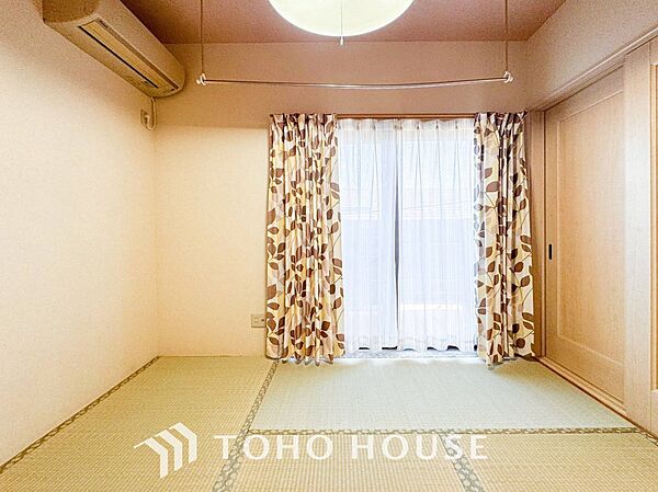 来客時や一息つきたいときなどに利用できる用途多様な空間です。
