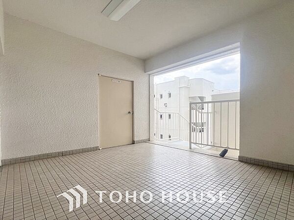 訪れるゲストや住む人を優しく迎え入れてくれる明るい空間です。