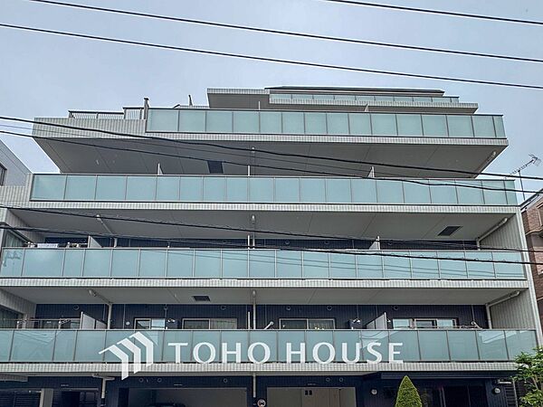 現地外観写真『快適』は「家」と「街」と「環境」が調和した時に訪れるだと改めて感じさせてくれます。