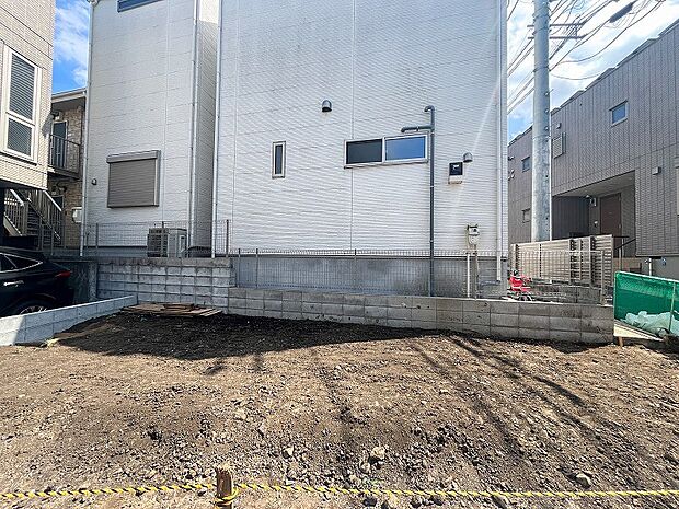 爽やかな青空の下に贅沢なほどに降り注ぐ陽光、豊かな居住性と、クオリティが見事に調和した住空間。