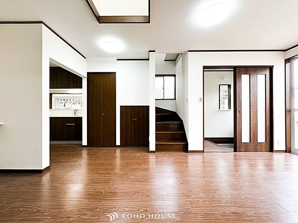 光と風があふれる開放的なリビングダイニングには自然と家族みんなが集まってきます。