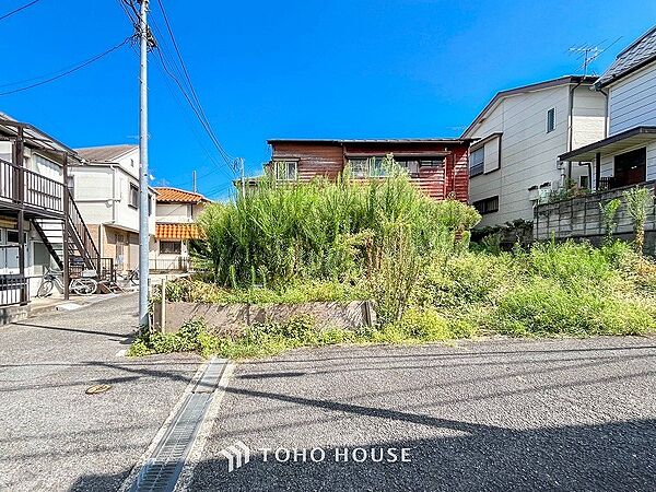 閑静な住宅街の一角、ひと時のくつろぎが生まれ、ゆっくりと愛着が育まれていきます。