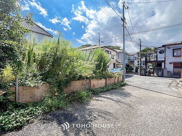 住む人を映し出す洗練された佇まいは、いつまでも輝き続けながらいつしか街の風景に溶け込んでいきます。
