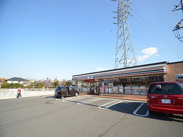 24時間営業ですので、急な買い物に便利です。駐車場もあります。