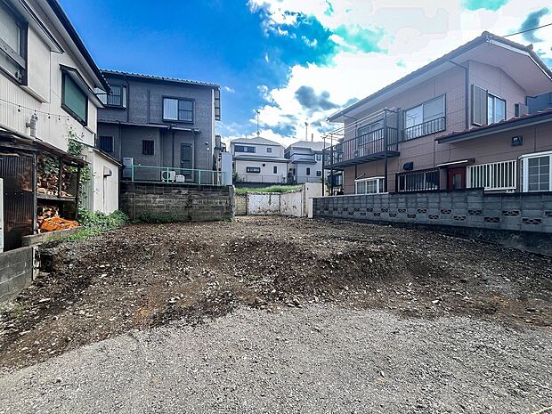 閑静な住宅街の一角、ひと時のくつろぎが生まれ、ゆっくりと愛着が育まれていきます。