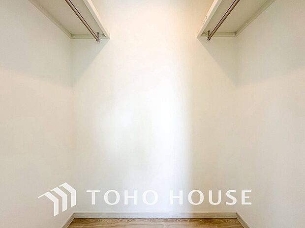 衣類だけでなく大きな荷物も収納でき、お部屋がすっきりします。