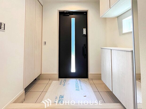 居住者の帰り、訪れる方を優しく迎えてくれる玄関です。