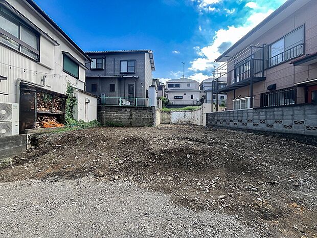 閑静な住宅街の一角、ひと時のくつろぎが生まれ、ゆっくりと愛着が育まれていきます。