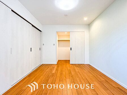 一日の疲れをいやしてくれる主寝室。自分時間を快適に過ごすプライベートルーム。