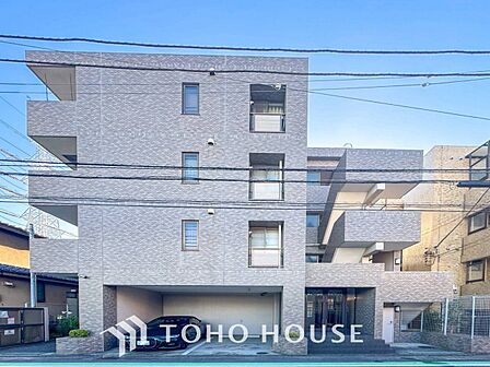 前面道路含む現地写真『快適』は「家」と「街」と「環境」が調和した時に訪れるだと改めて感じさせてくれます。
