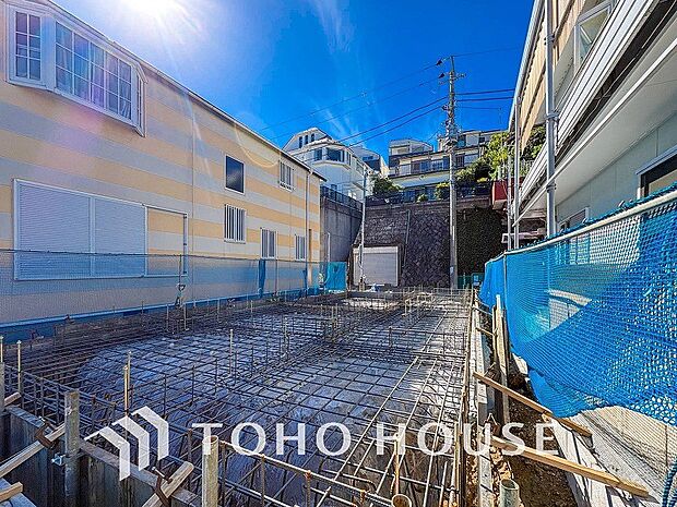 風を感じ青い空から太陽の恵みを感じる温もり溢れる佇まい。