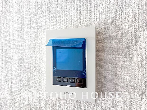 誰が来てもわかる様にモニター付きインターホンを設置。快適と安らぎを合わせた優しい設計。