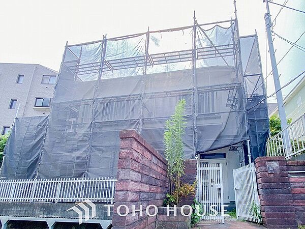 爽やかな青空の下に贅沢なほどに降り注ぐ陽光、豊かな居住性と、クオリティが見事に調和した住空間。