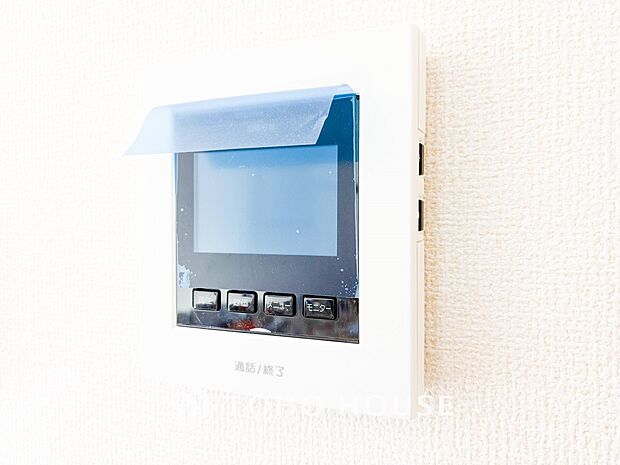 誰が来てもわかる様にモニター付きインターホンを設置。