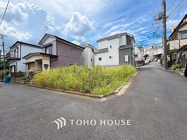 閑静な住宅地で小さなお子様がいるご家族にも安心な住環境が魅力です。