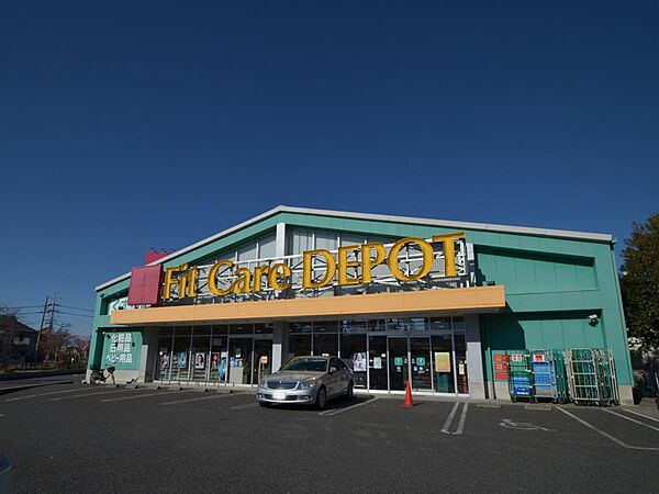 薬・化粧品の他、食品や雑貨等の取り扱いがございます。日常の買い物がスピーディーにできる品揃えです。