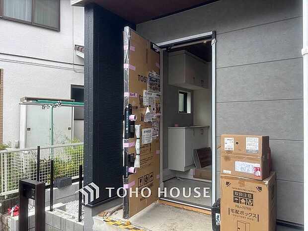 帰り着くたびに洗練されたテイストの空間に迎えられ誇りと喜びを感じる玄関まわりです。