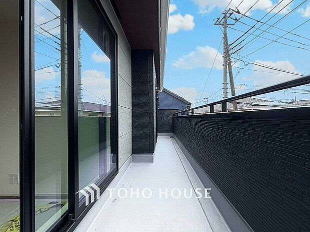 心地よい風を肌で感じることのできるバルコニー。