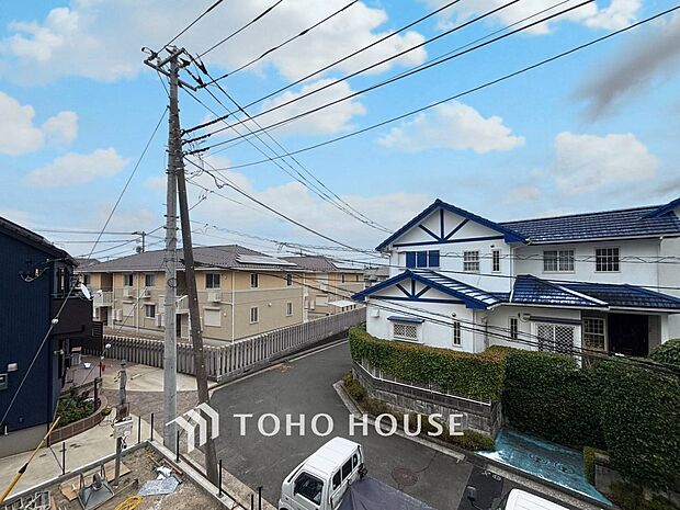 やわらかな陽射しがふりそそぎ、ゆったりした時間が流れる室内。