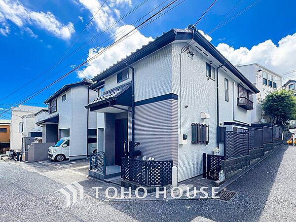 前面道路含む現地写真『快適』は「家」と「街」と「環境」が調和した時に訪れるだと改めて感じさせてくれます。