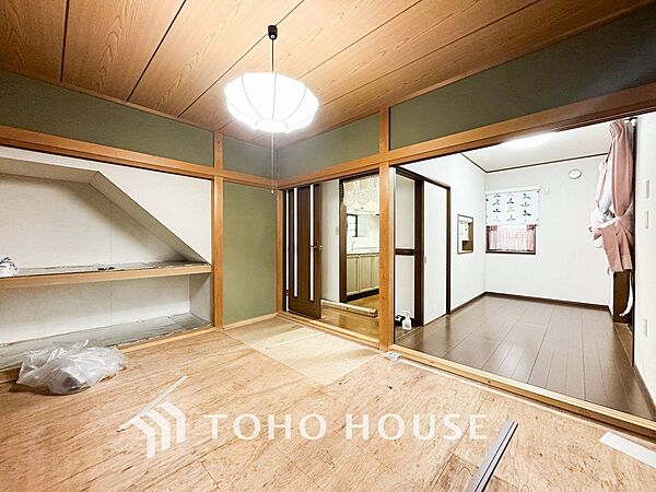 来客時や一息つきたいときなどに利用できる用途多様な空間です。