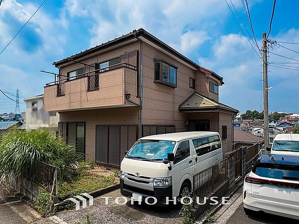 住む人を映し出す洗練された佇まいは、いつまでも輝き続けながらいつしか街の風景に溶け込んでいきます。