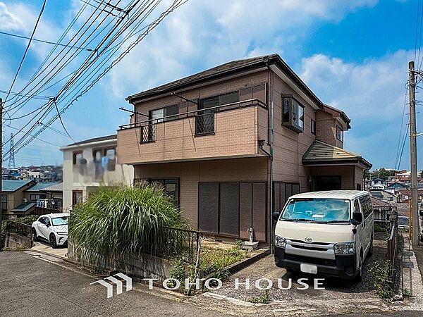 爽やかな青空の下に贅沢なほどに降り注ぐ陽光、豊かな居住性と、クオリティが見事に調和した住空間。